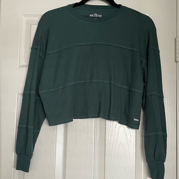 Hollister Tops - Hollister cropped light sweater